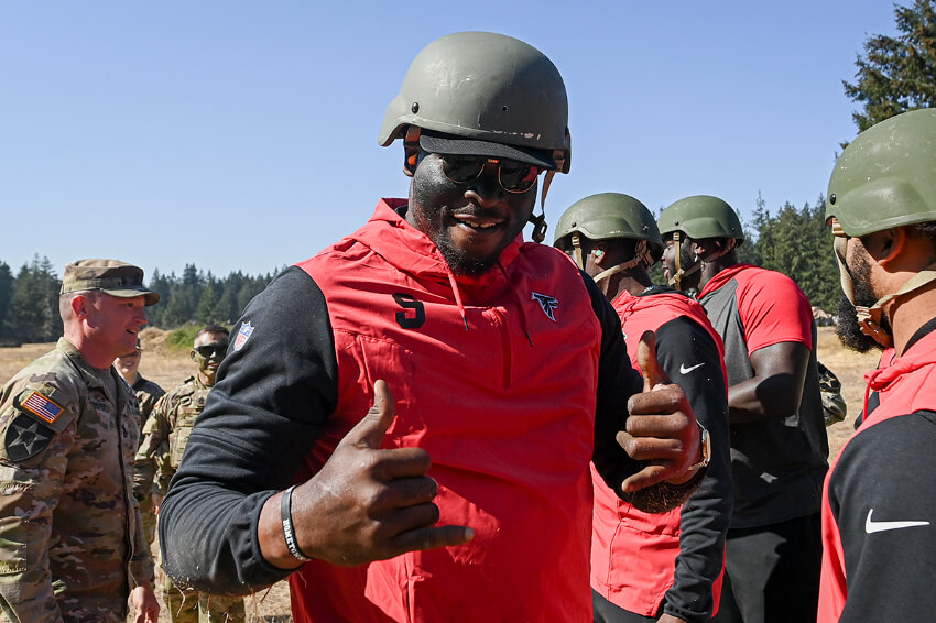 Atlanta Falcons’ linebacker Lorenzo Carter visits with military members during the team’s annual Salute to Service week in 2022