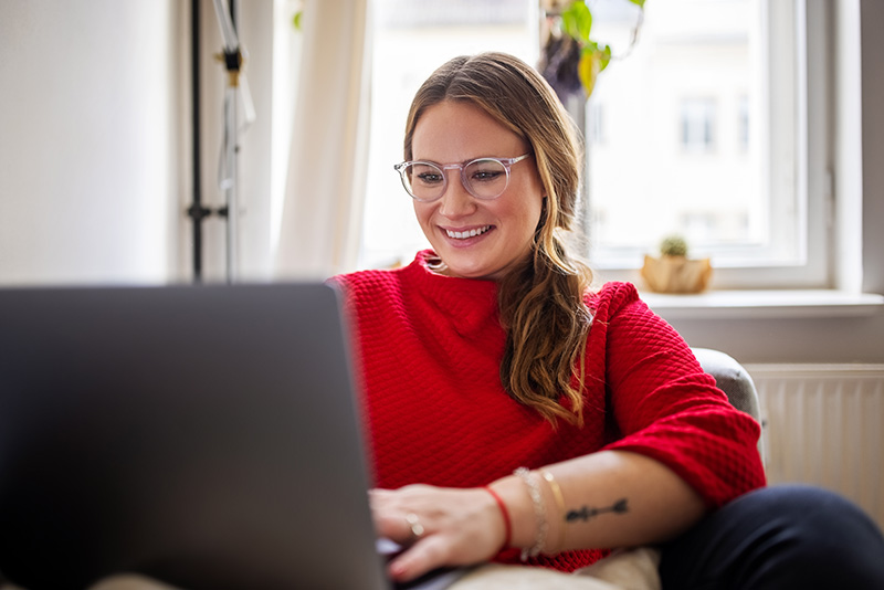 woman working on the computer
